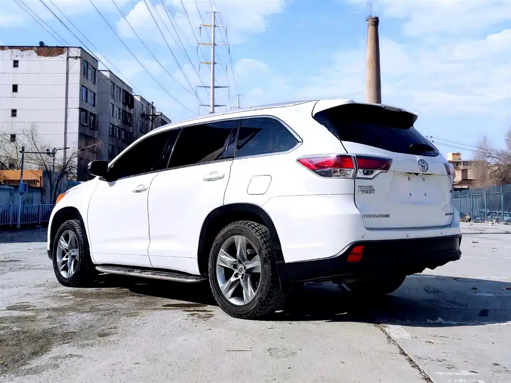 Toyota Highlander 2015 2.0T Luxury 7 мест