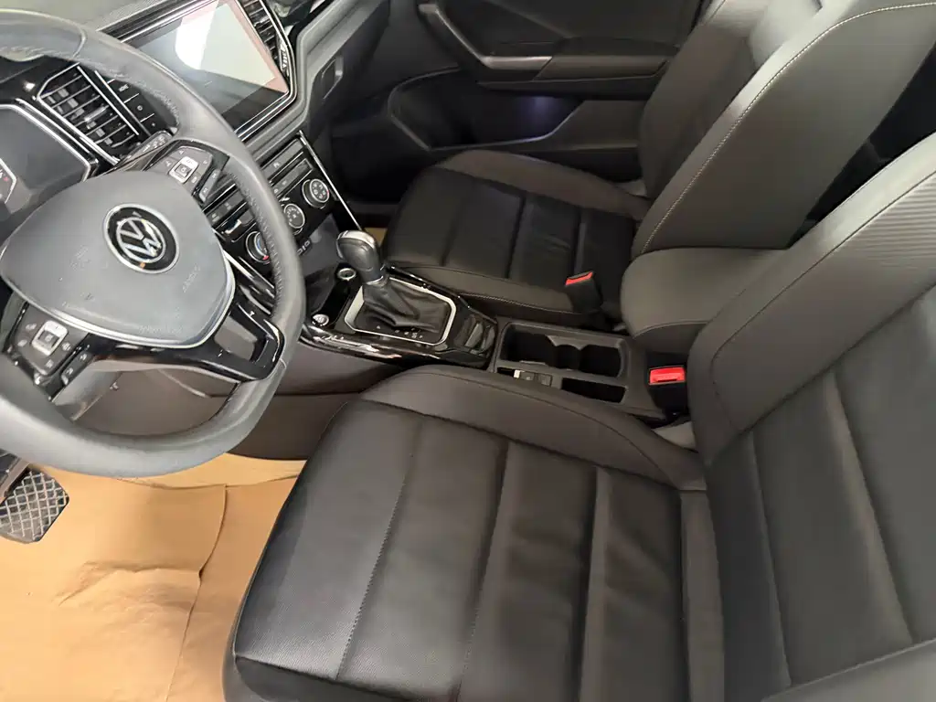 Volkswagen T-Roc — миниатюра 8