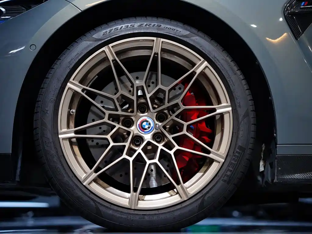 BMW M4 — миниатюра 3