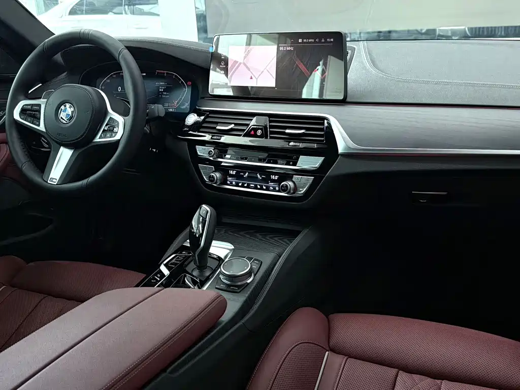 BMW 5 Series — миниатюра 8