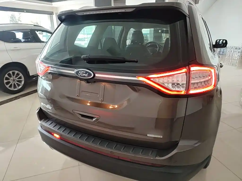 Ford Edge — миниатюра 6