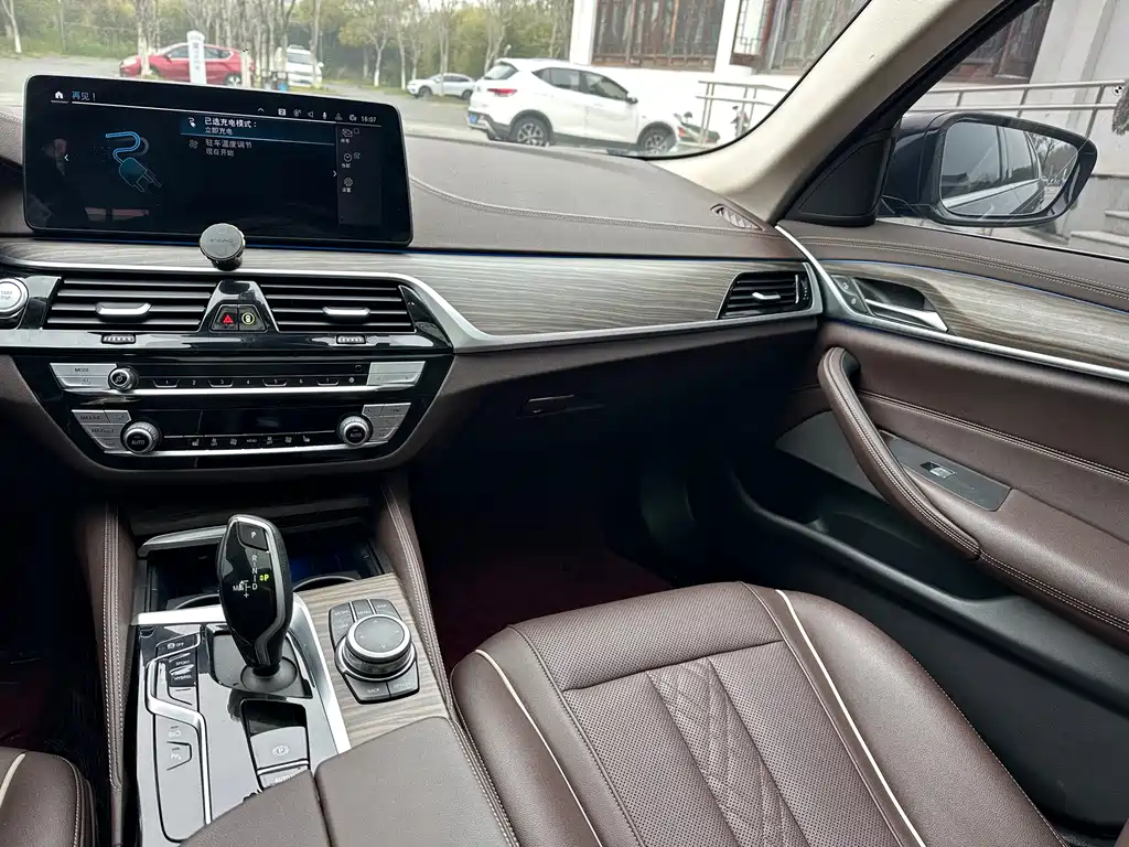BMW 5 Series New Energy - фото 15
