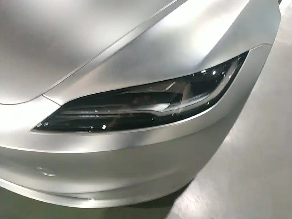 Tesla Model 3 — миниатюра 24