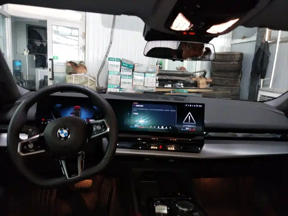BMW 5 Series — миниатюра 2