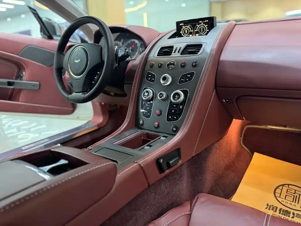 Aston Martin V8 Vantage 2015 4.7L Coupe