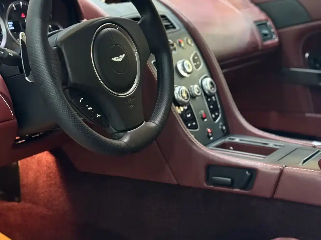 Aston Martin V8 Vantage 2015 4.7L Coupe