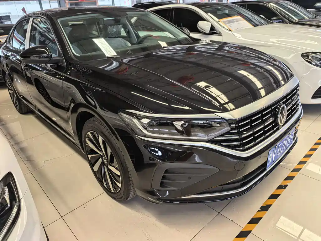 Volkswagen Passat 2025 380TSI