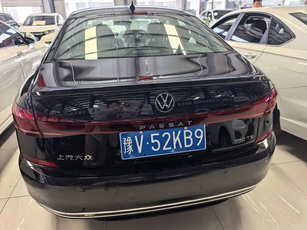 Volkswagen Passat 2025 380TSI