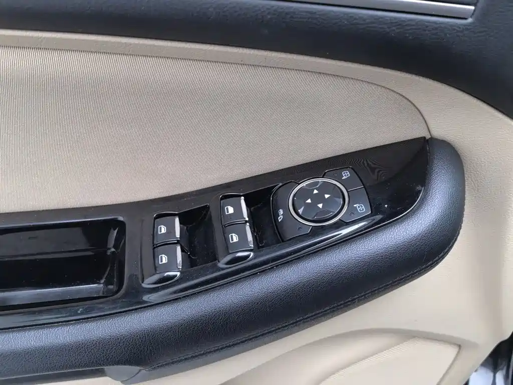 Ford Edge — миниатюра 9