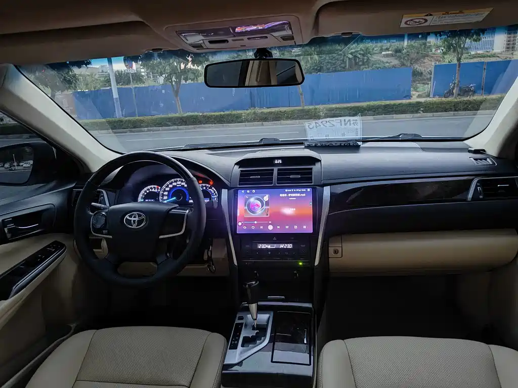 Toyota Camry — миниатюра 9