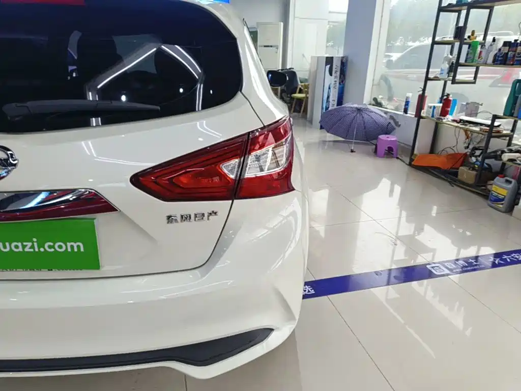 Nissan Tiida — миниатюра 8