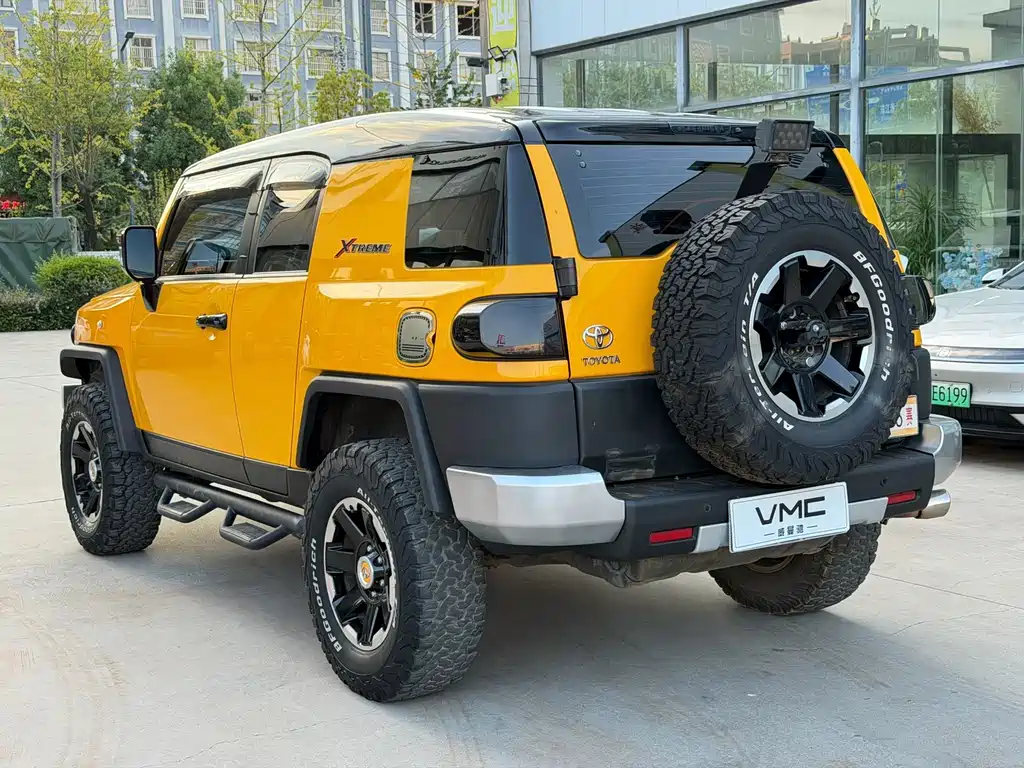 Toyota FJ Cruiser — миниатюра 6