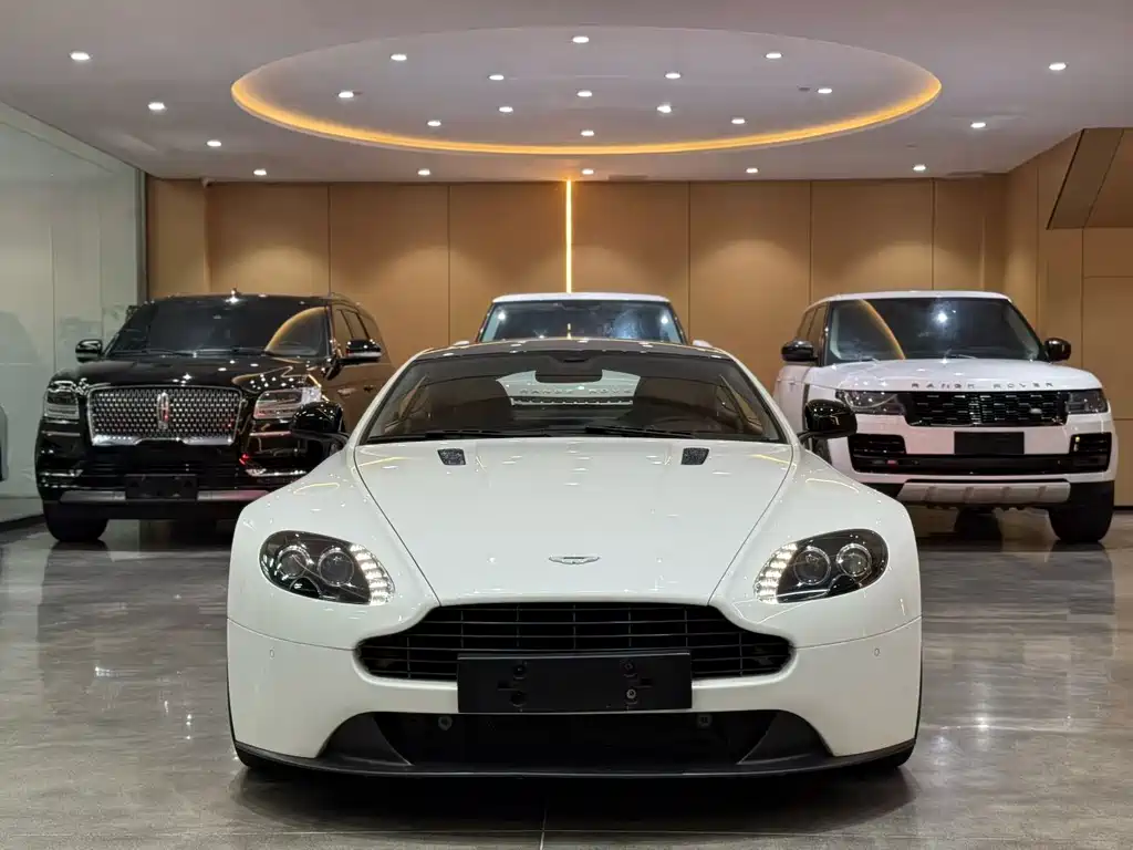 Aston Martin V8 Vantage 2016
