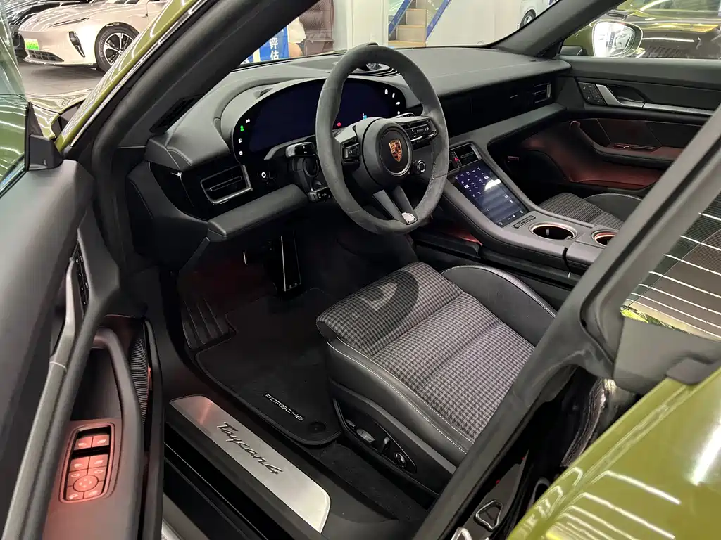 Porsche Taycan — миниатюра 6