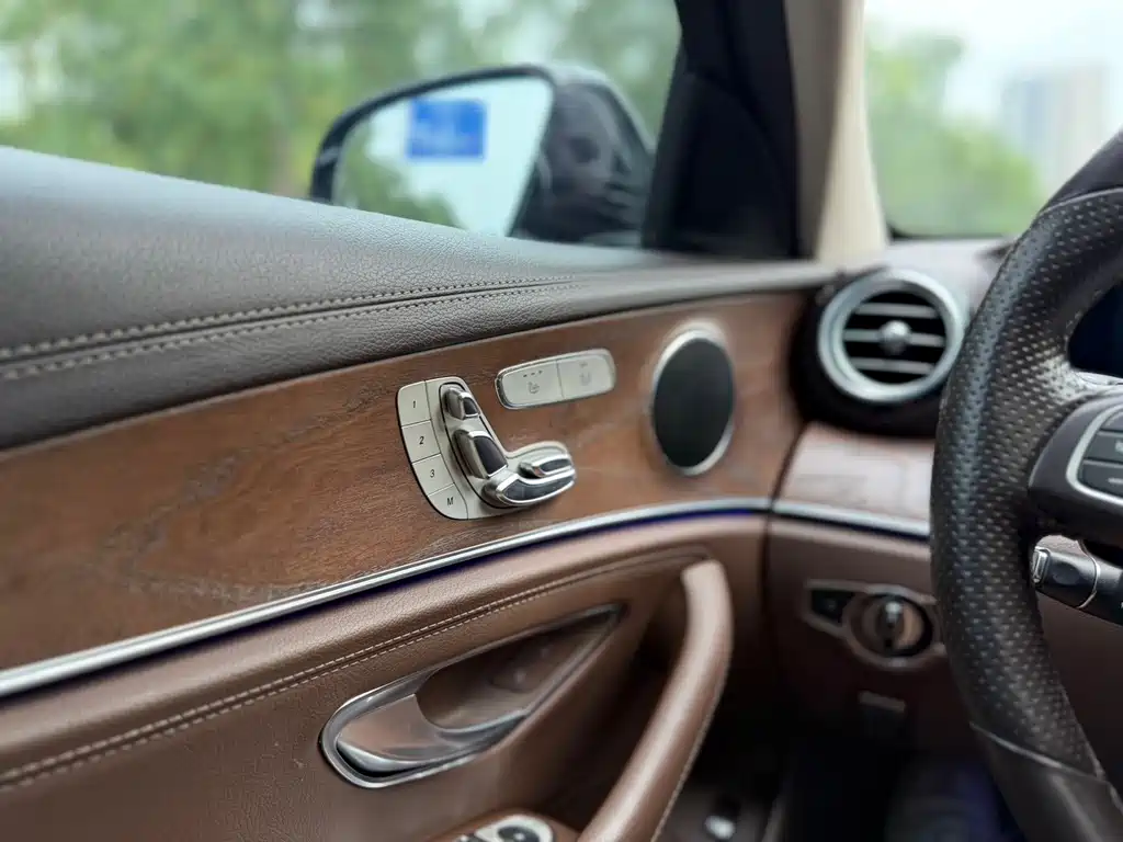 Mercedes-Benz E-Class — миниатюра 8