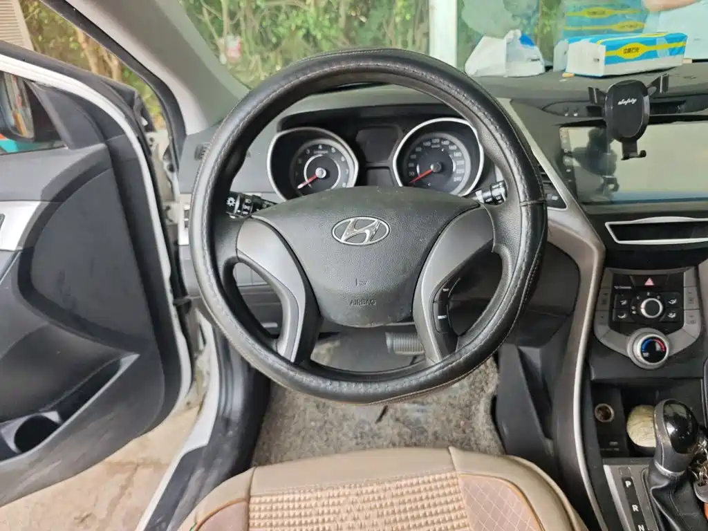 Hyundai Elantra Langdong — миниатюра 6