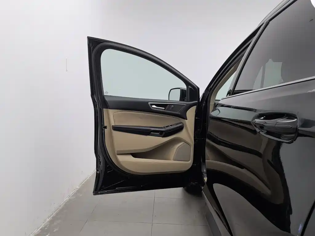 Ford Edge — миниатюра 8