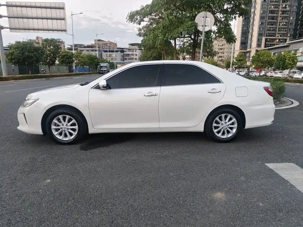 Toyota Camry — миниатюра 4
