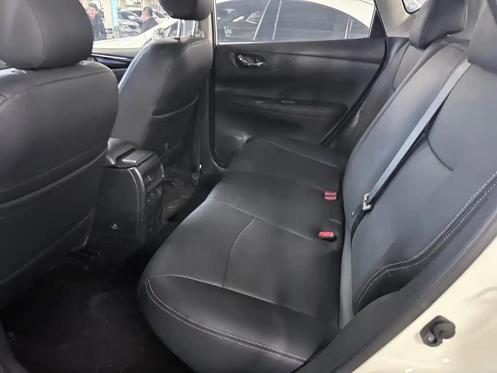 Nissan Tiida — миниатюра 10