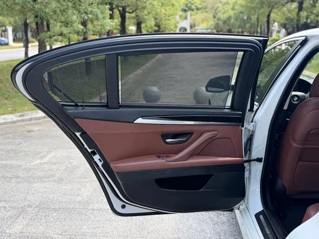 BMW 5 Series — миниатюра 9
