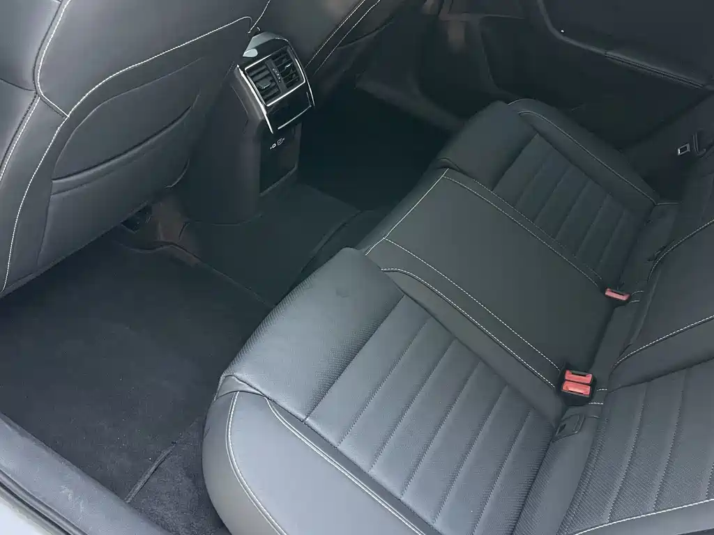 Skoda Superb — миниатюра 12