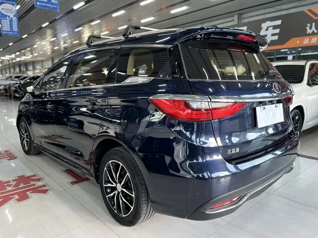 BYD MAX — миниатюра 9