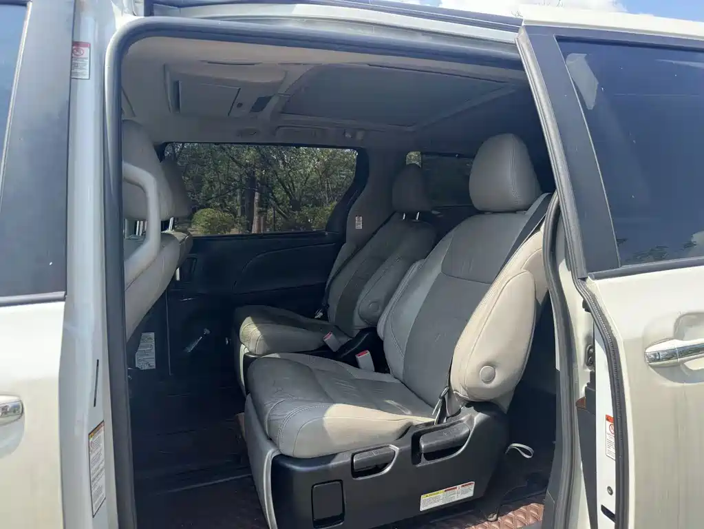 Toyota Sienna — миниатюра 5