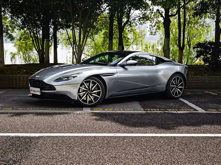Купить Aston Martin DB11