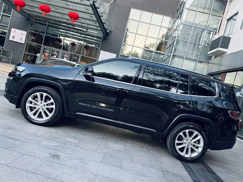 JEEP GRAND COMMANDER