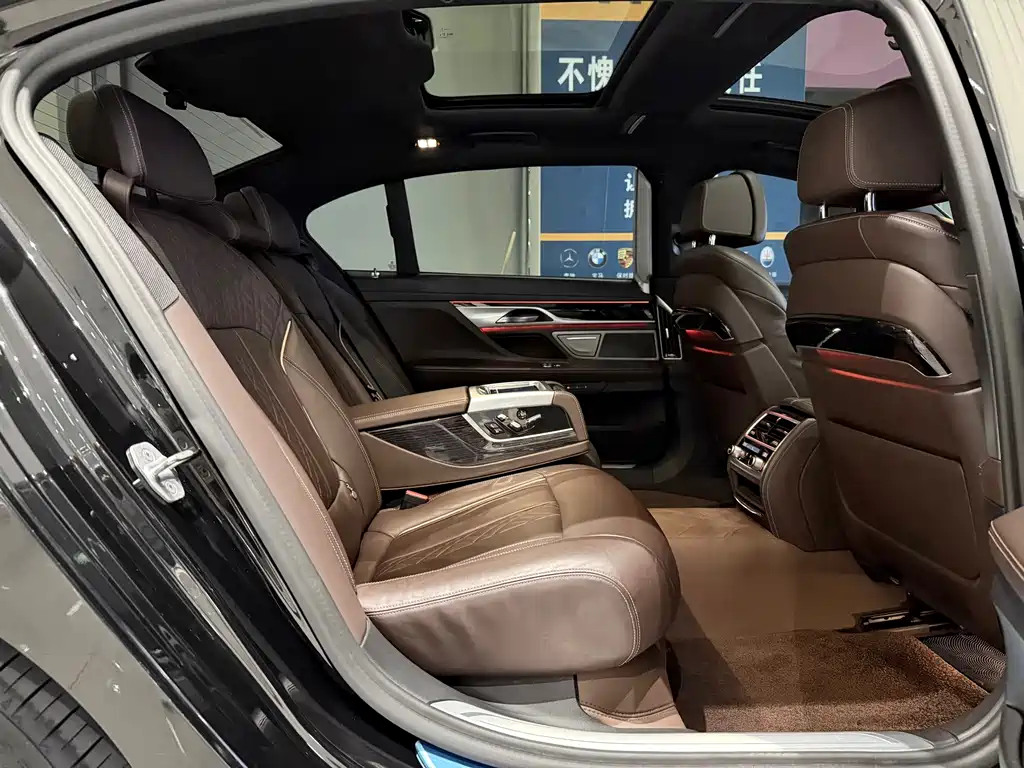 BMW 7 Series — миниатюра 14