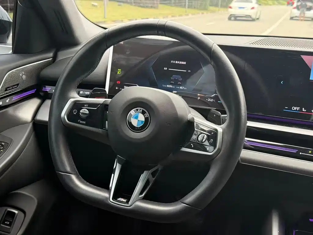 BMW 5 Series — миниатюра 3