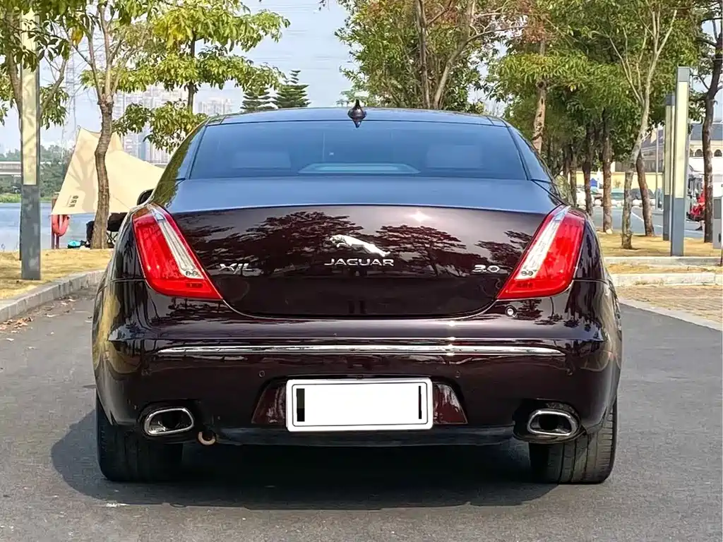 Jaguar XJ — миниатюра 9