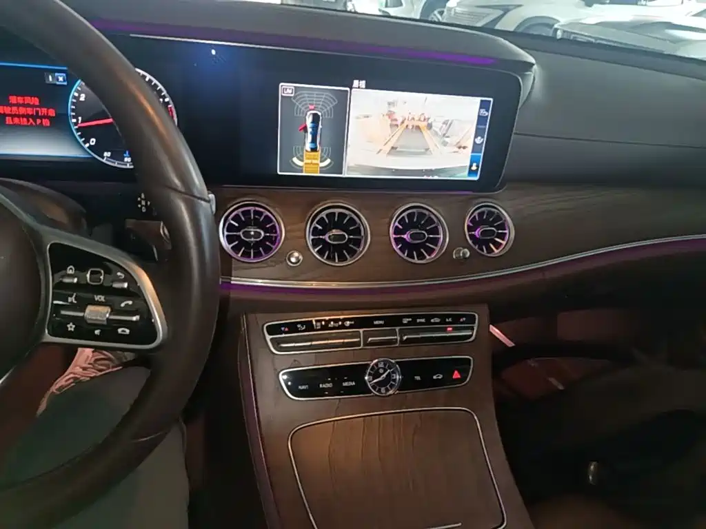 Mercedes-Benz E-Class — миниатюра 13