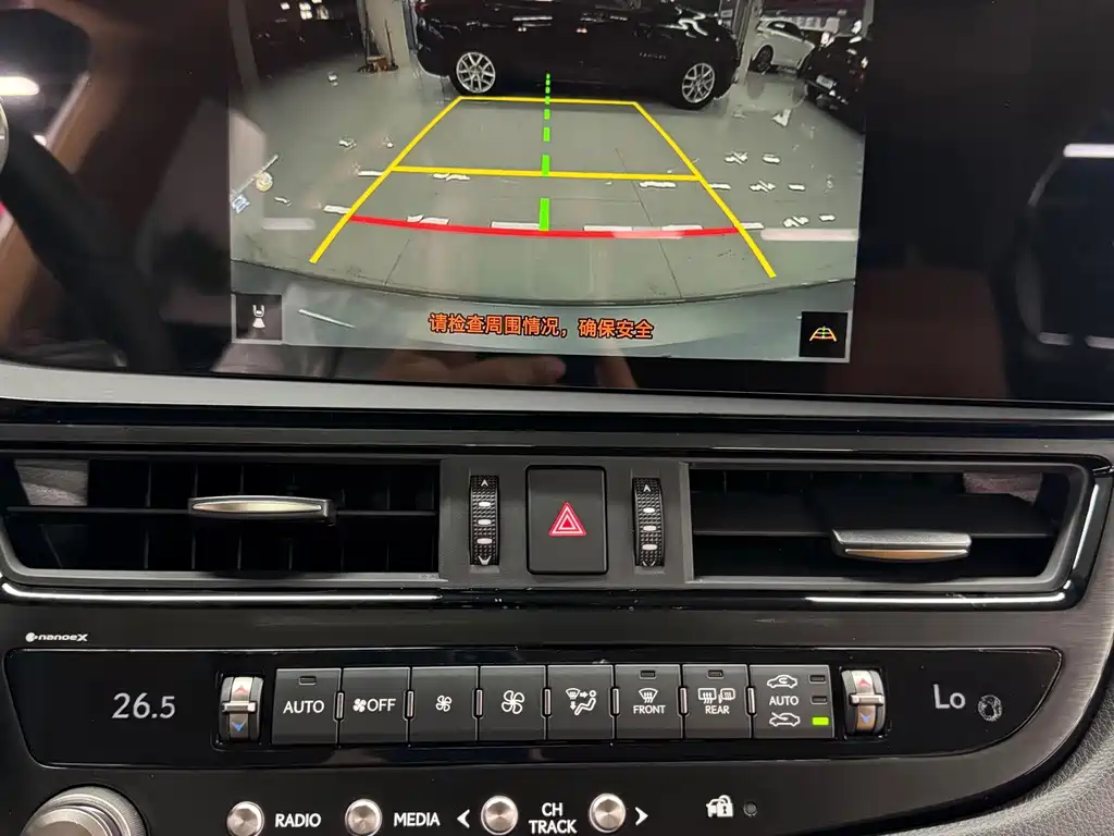 Lexus ES — миниатюра 10
