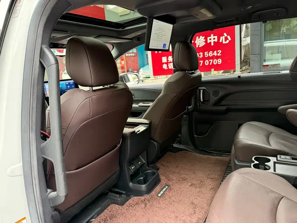 Toyota Sienna — миниатюра 11