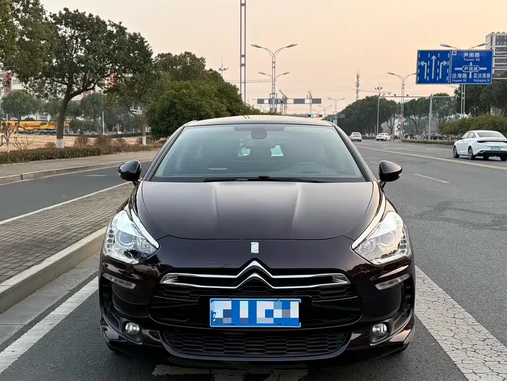 DS 5 2014 1.6T Luxury THP160