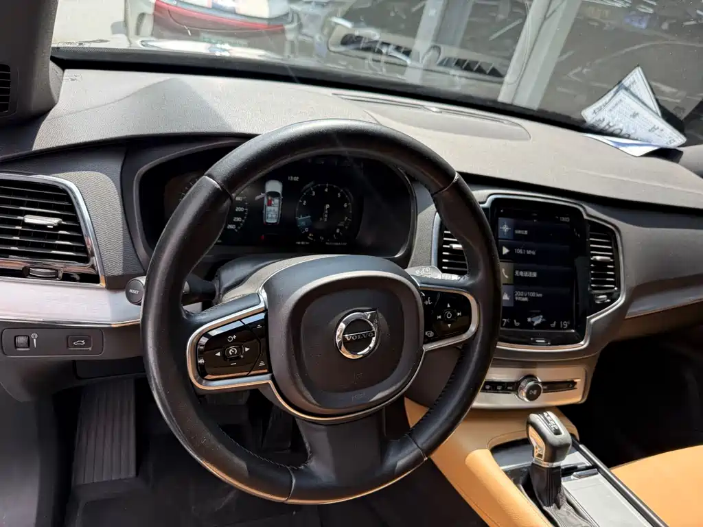 Volvo XC90 — миниатюра 25