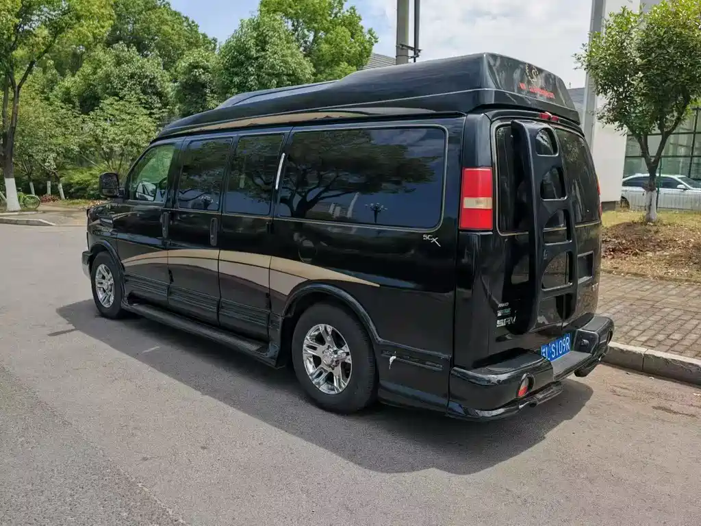 GMC Savana 2011 5.3L 7 мест