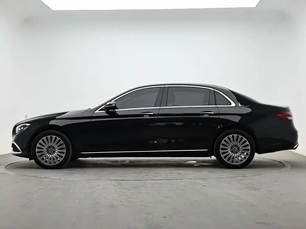 Mercedes-Benz E-Class — миниатюра 6