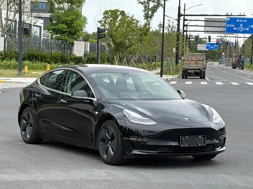 Tesla Model 3 — миниатюра 2