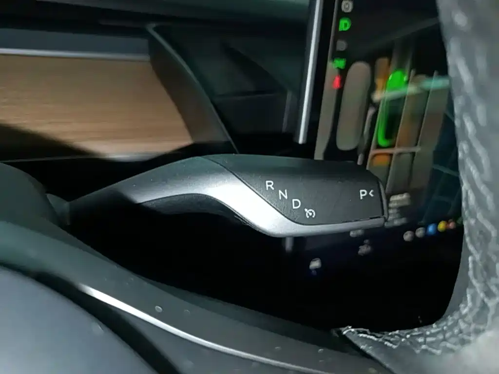 Tesla Model 3 — миниатюра 14