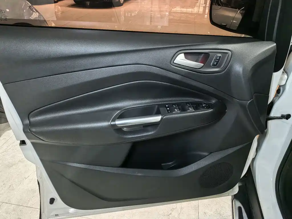 Ford Kuga — миниатюра 11