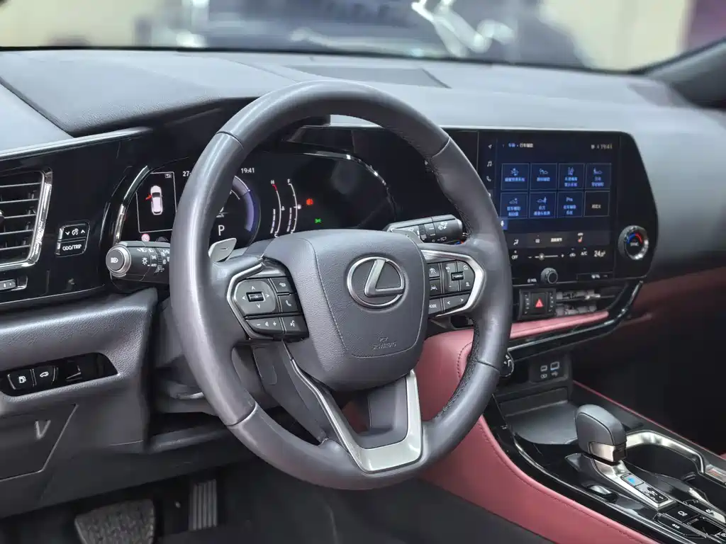Lexus NX — миниатюра 15