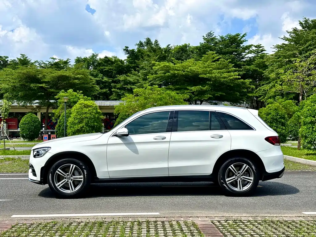 MERCEDES-BENZ GLC