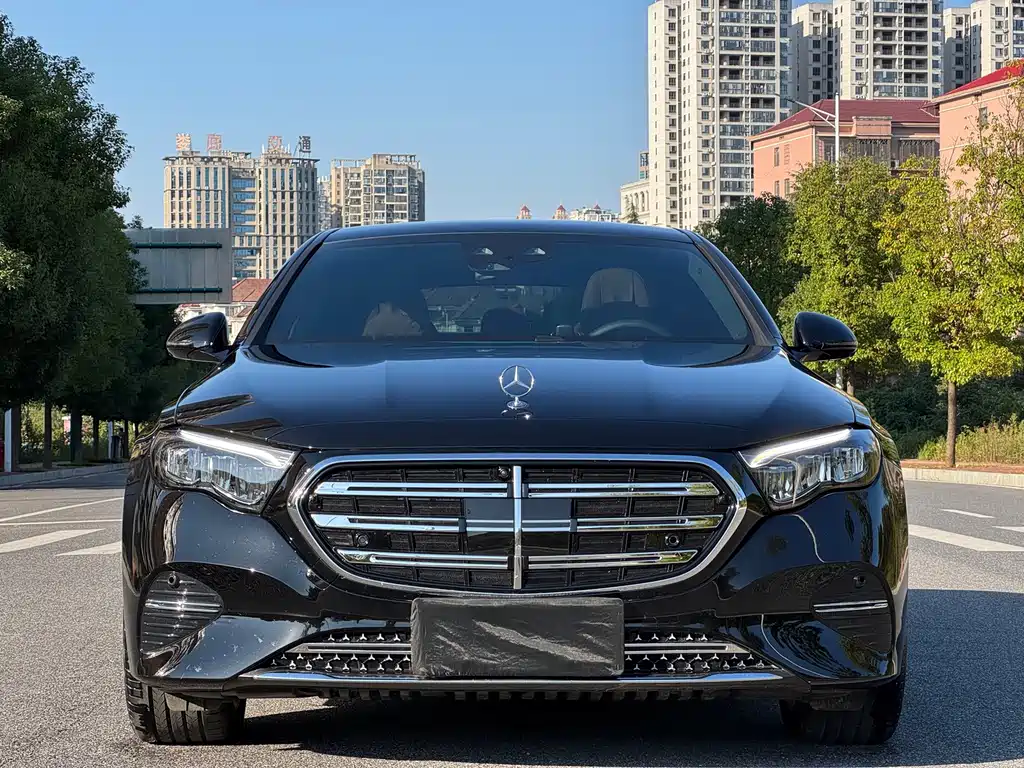 Mercedes-Benz E-Class — миниатюра 2