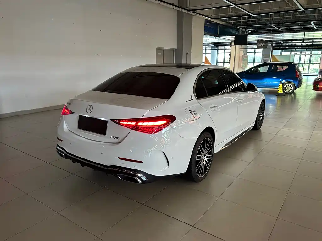 Mercedes-Benz C-Class — миниатюра 6