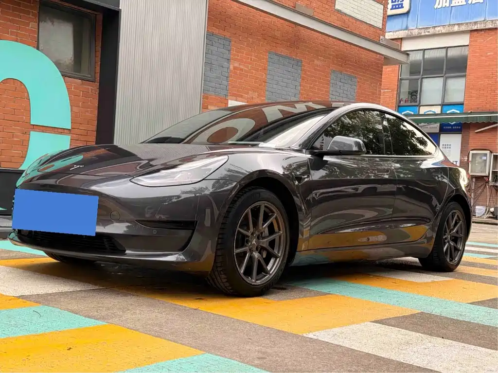 Tesla Model 3 — миниатюра 3
