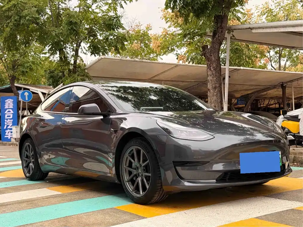 Tesla Model 3 — миниатюра 2