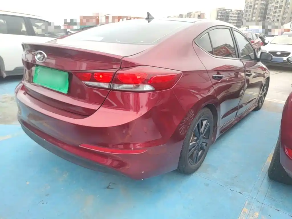Hyundai Elantra — миниатюра 7
