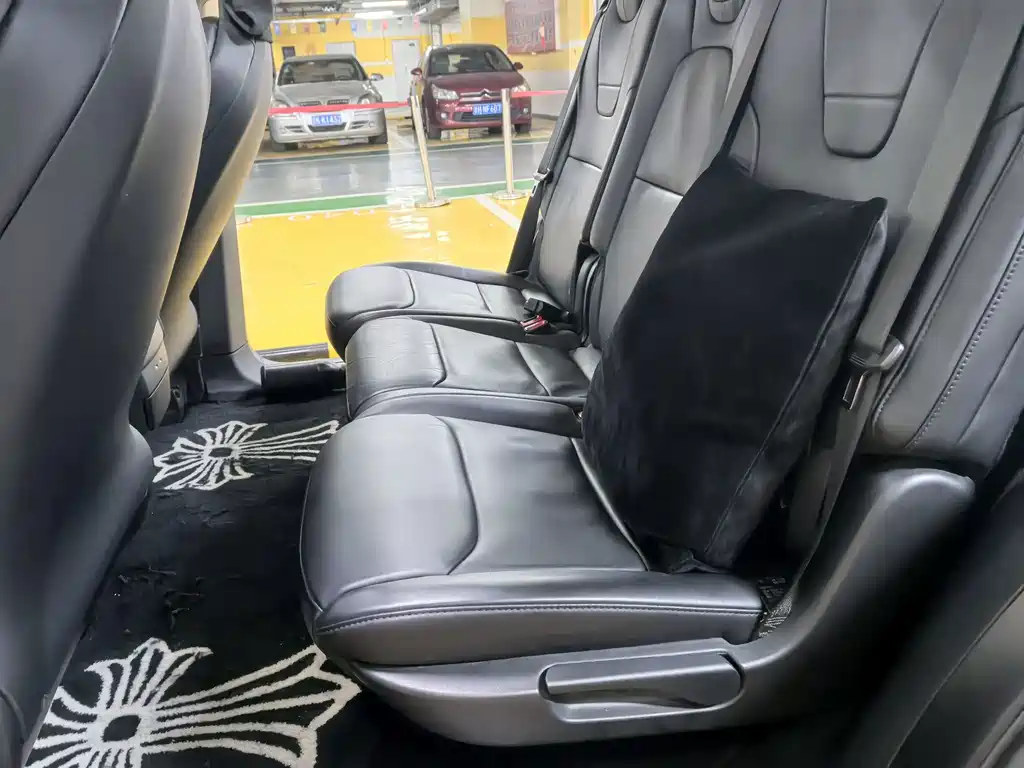 Tesla Model X — миниатюра 10
